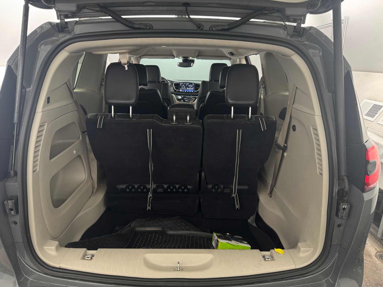 Thumbnail: 2022 Chrysler Pacifica - 6