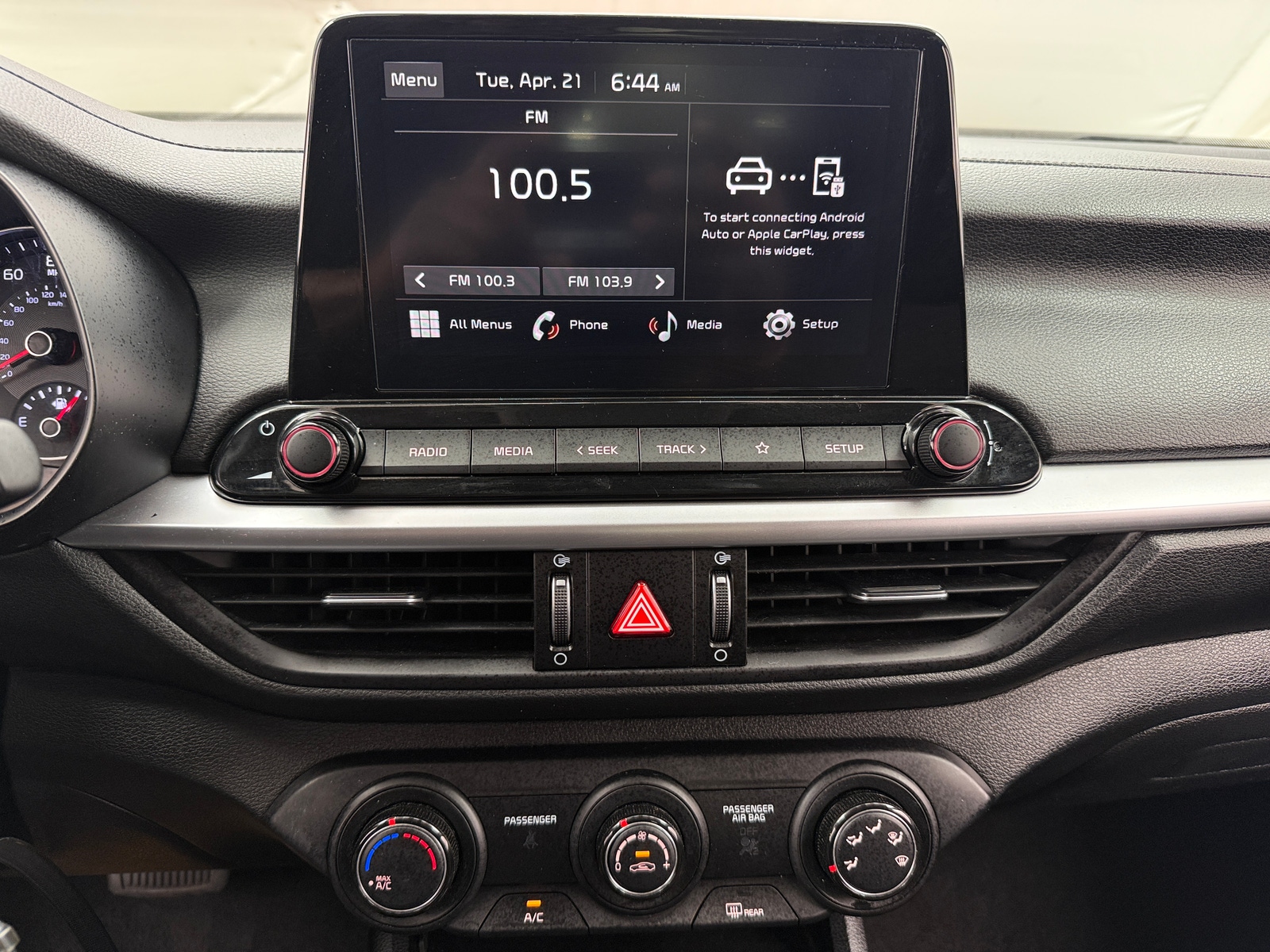 Thumbnail: 2024 Kia Forte - 4