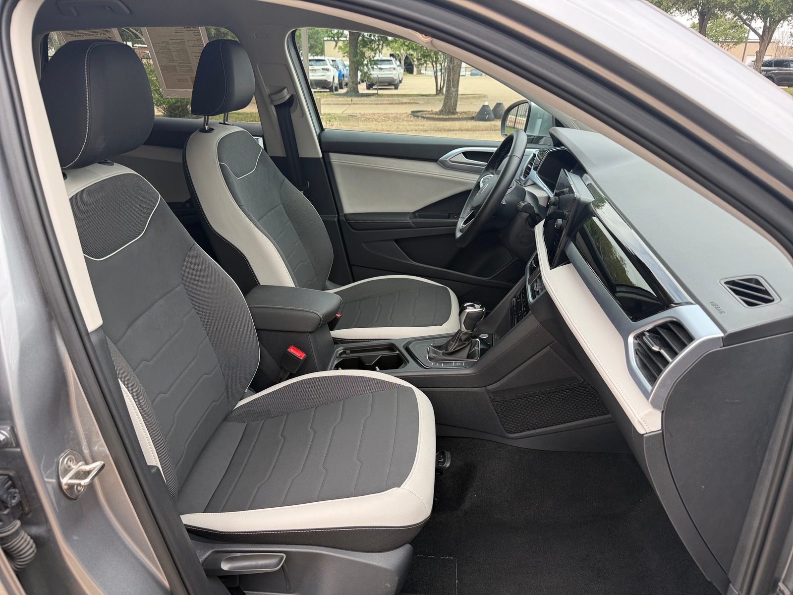 Thumbnail: 2025 Volkswagen Taos - 2