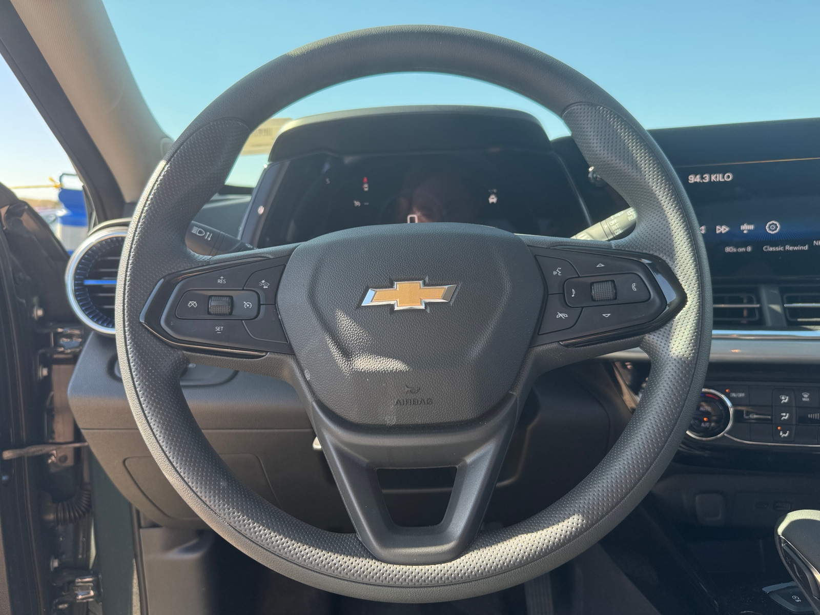 Thumbnail: 2025 Chevrolet Trax - 5