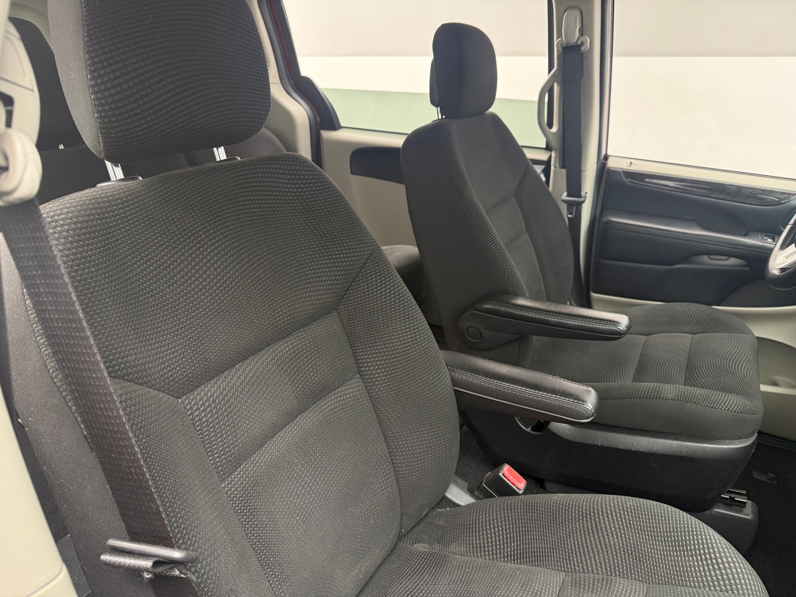 Thumbnail: 2020 Dodge Grand Caravan - 2