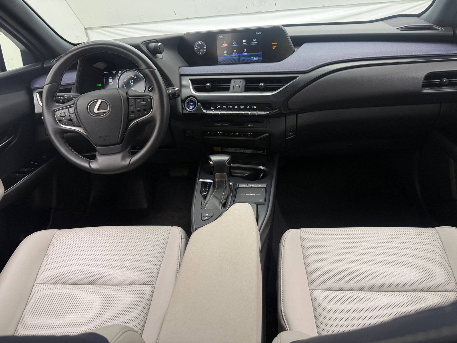 Thumbnail: 2022 Lexus UX - 2