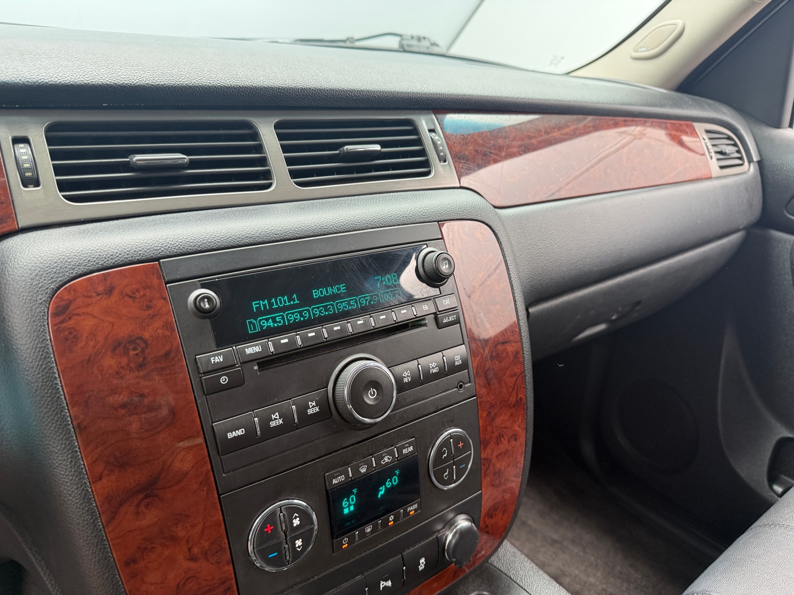 Thumbnail: 2013 Chevrolet Tahoe - 3