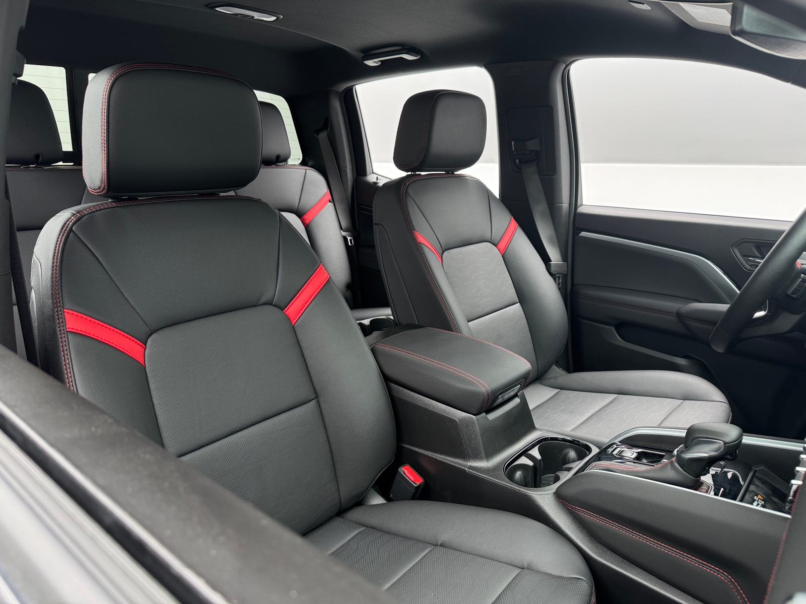 Thumbnail: 2025 Chevrolet Colorado - 2