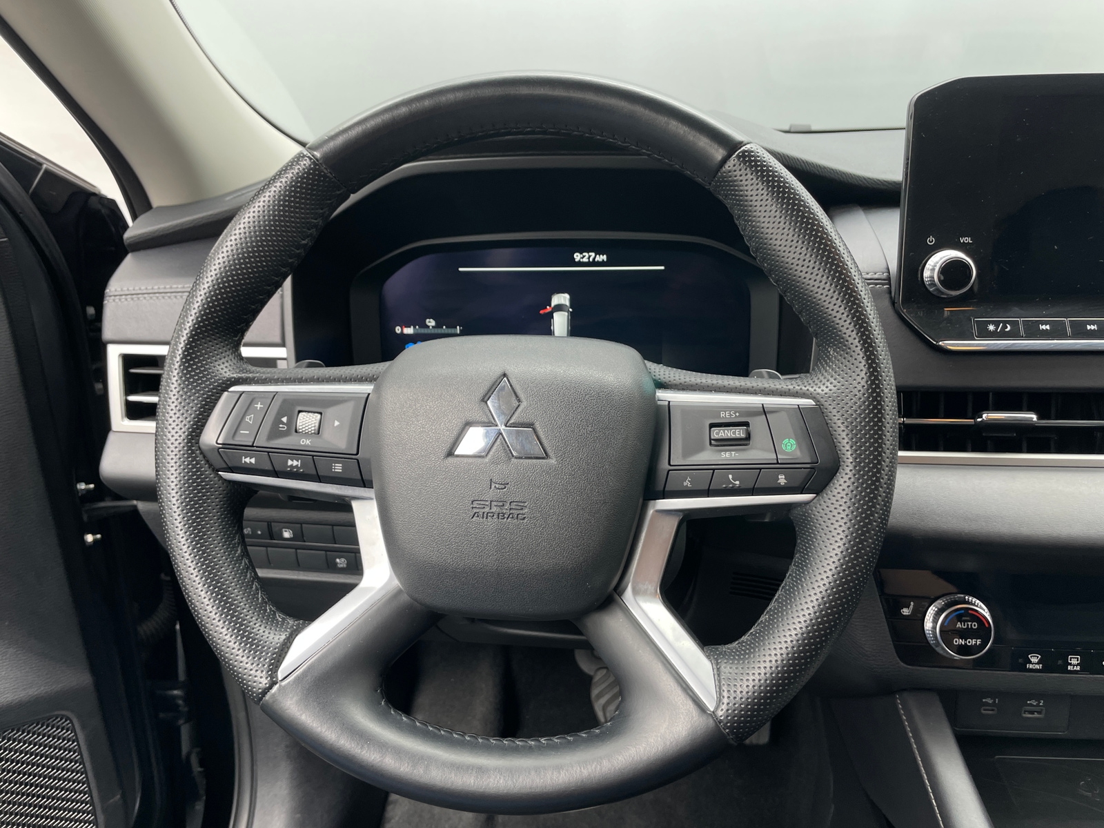 Thumbnail: 2024 Mitsubishi Outlander - 4