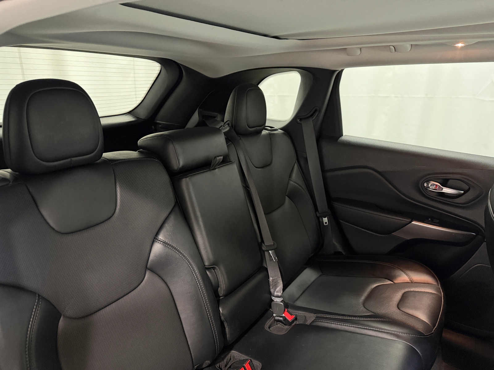 Thumbnail: 2022 Jeep Cherokee - 5