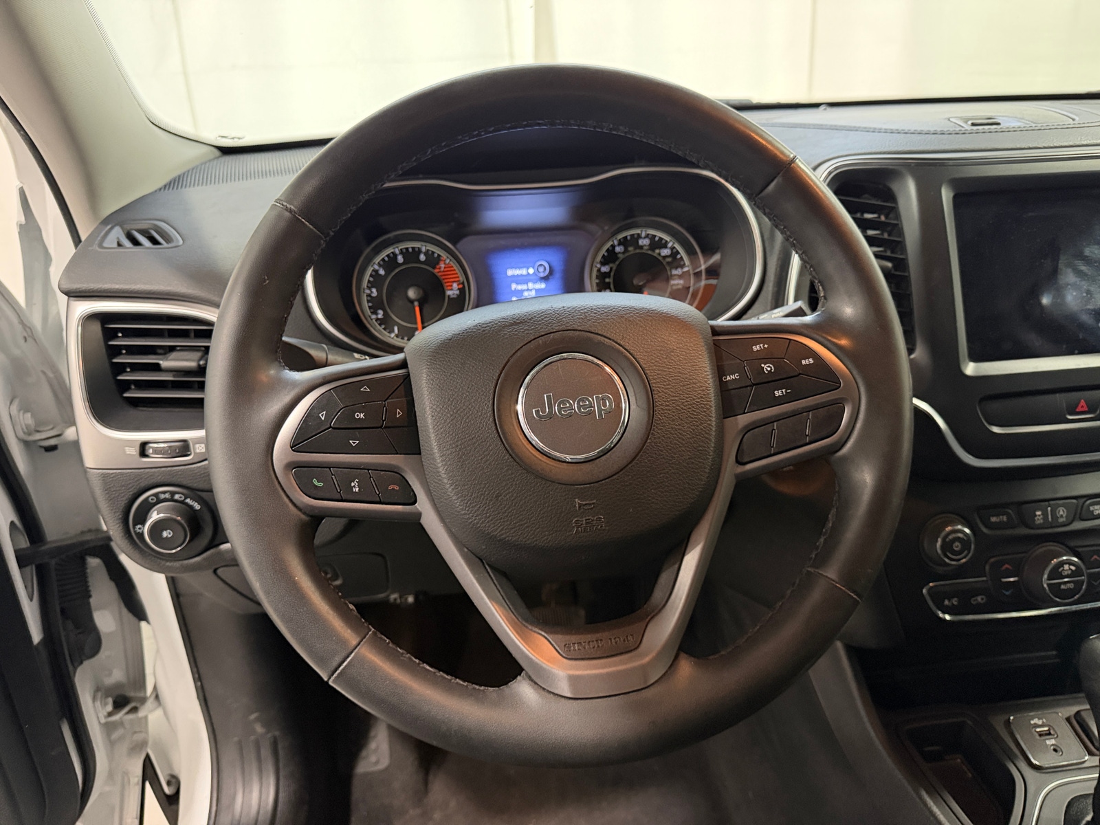 Thumbnail: 2022 Jeep Cherokee - 4