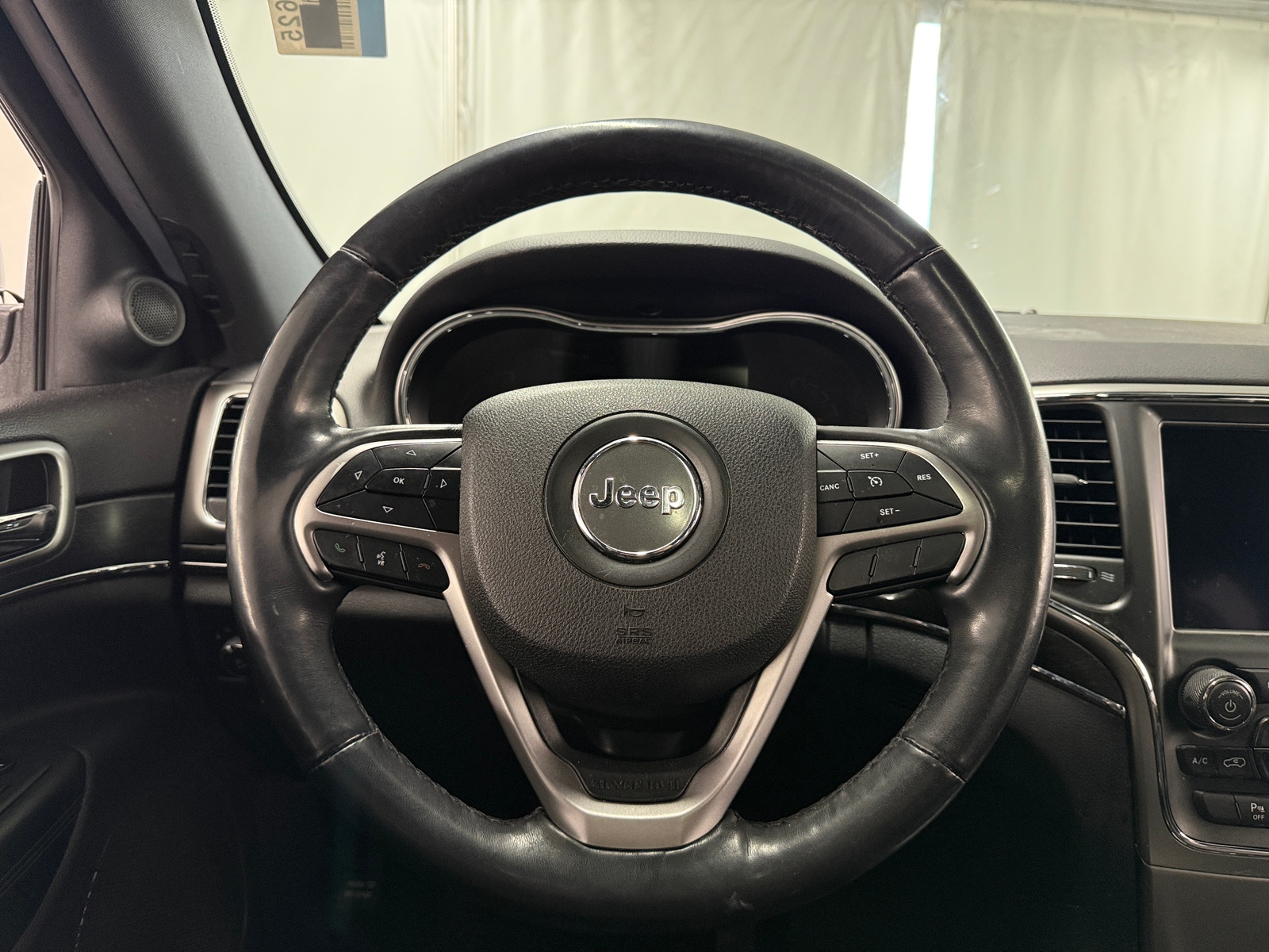 Thumbnail: 2018 Jeep Grand Cherokee - 4