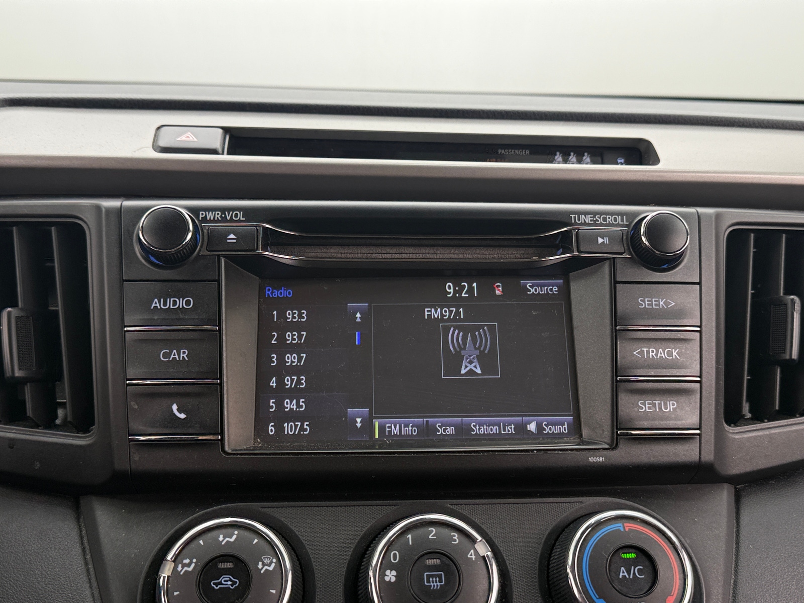 Thumbnail: 2018 Toyota RAV4 - 4