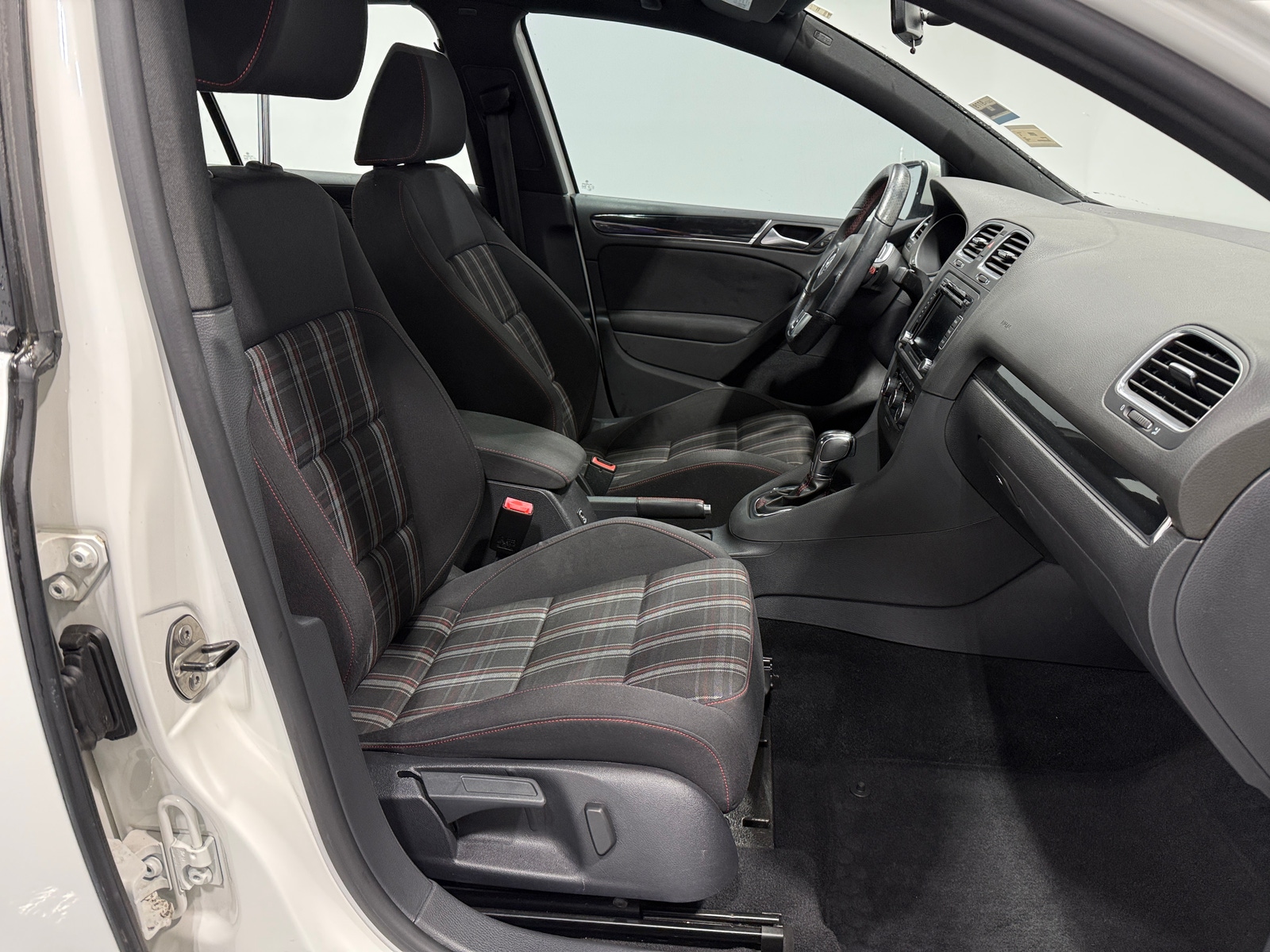 Thumbnail: 2012 Volkswagen Golf - 2