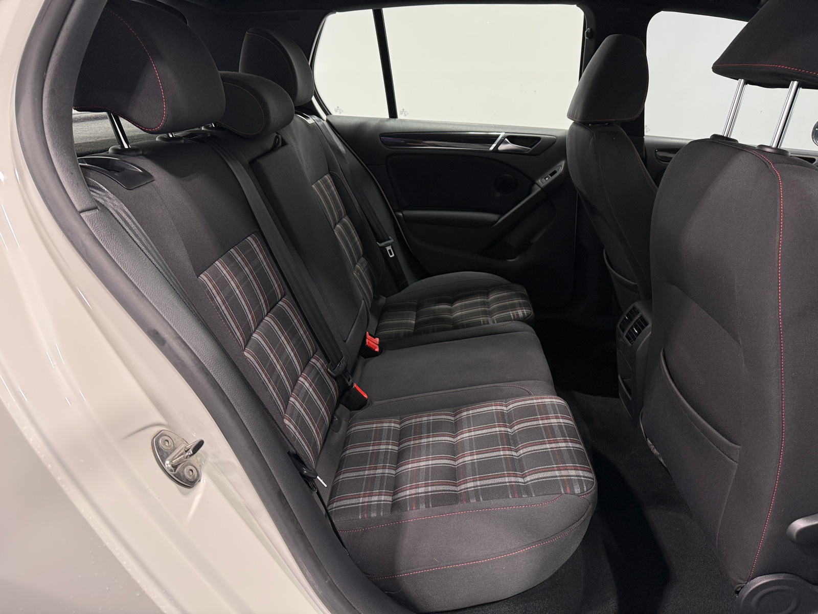 Thumbnail: 2012 Volkswagen Golf - 6