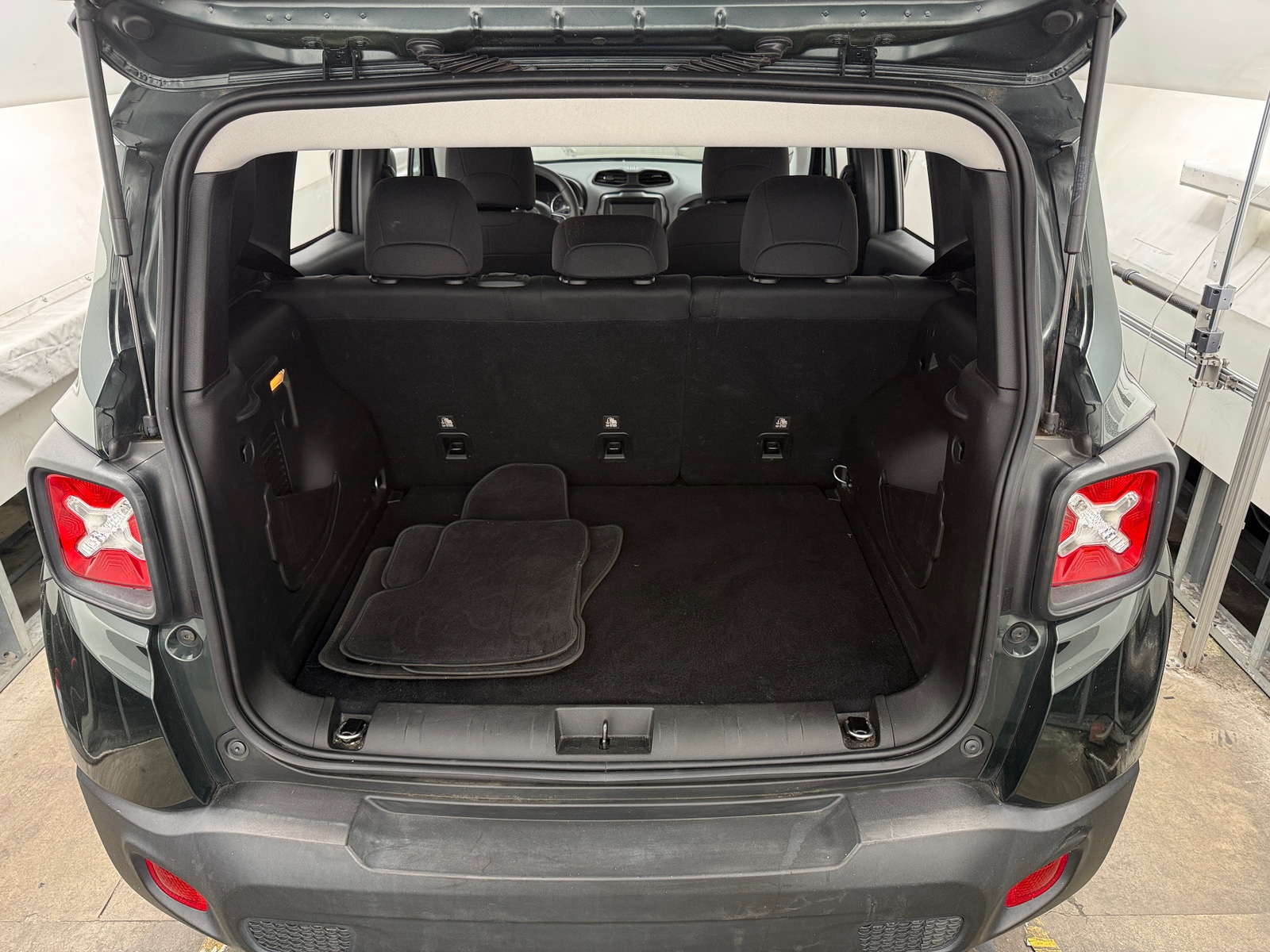 Thumbnail: 2021 Jeep Renegade - 7