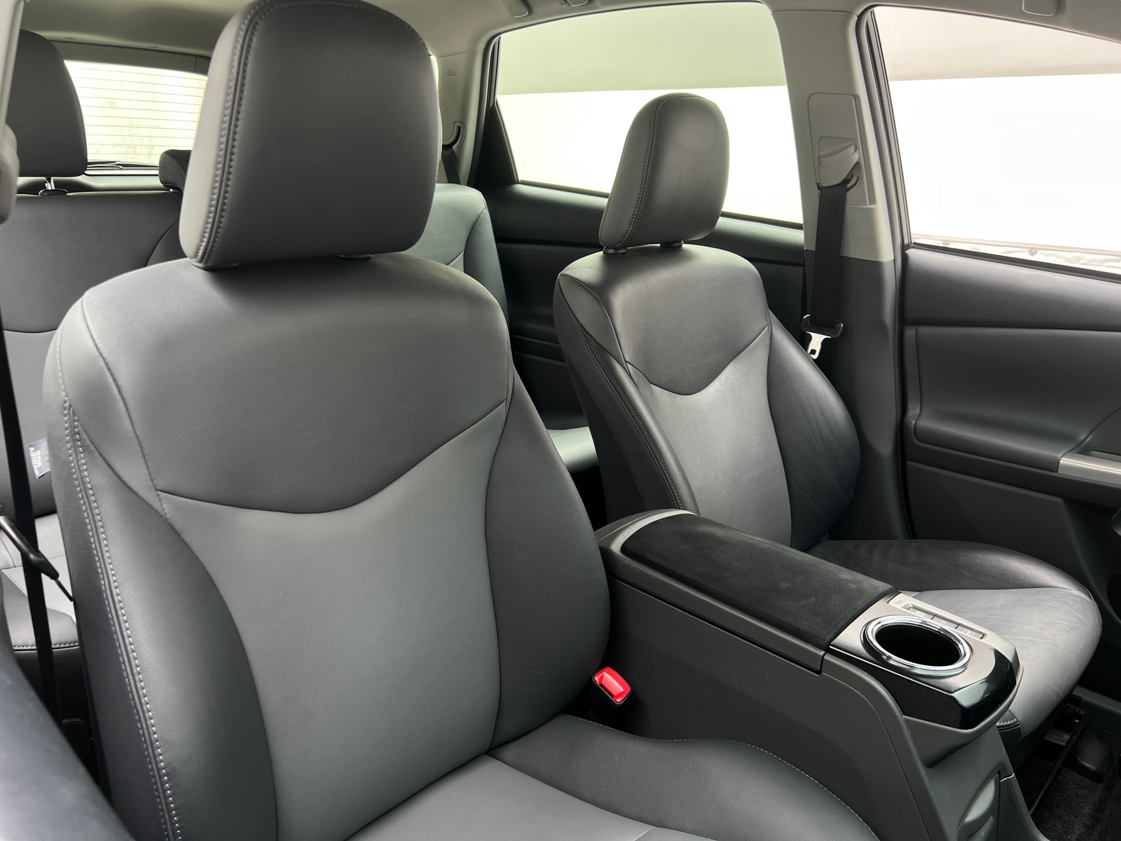 Thumbnail: 2014 Toyota Prius v - 2