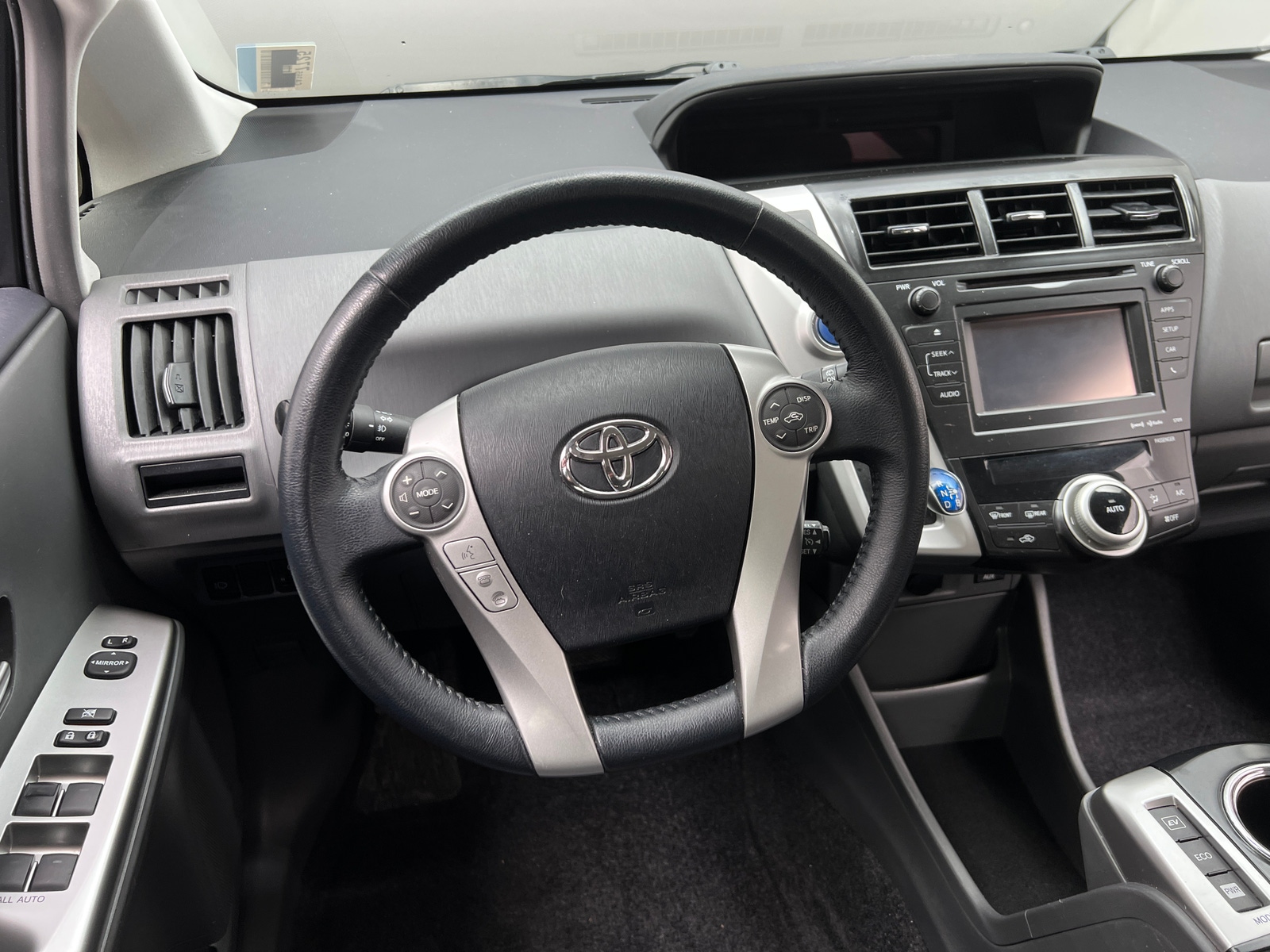 Thumbnail: 2014 Toyota Prius v - 5