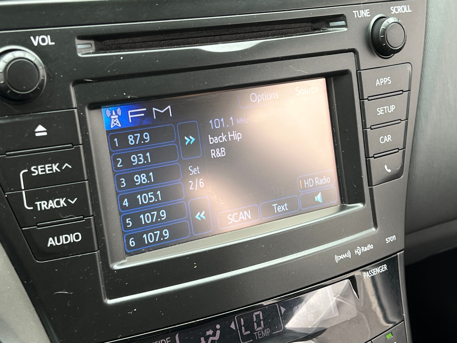 Thumbnail: 2014 Toyota Prius v - 4