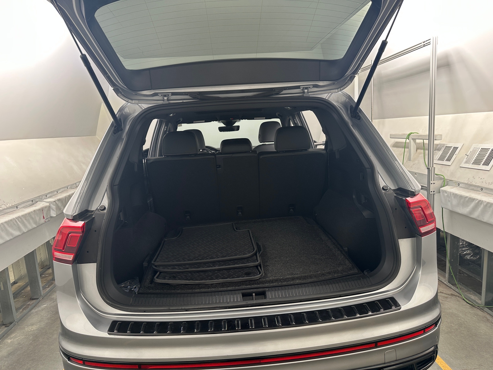 Thumbnail: 2023 Volkswagen Tiguan - 6