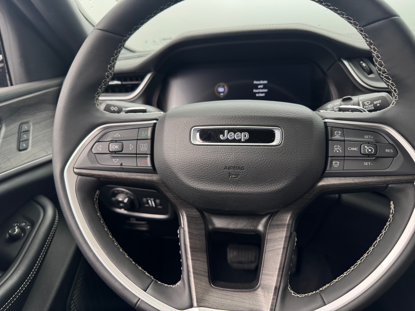 Thumbnail: 2024 Jeep Grand Cherokee L - 4