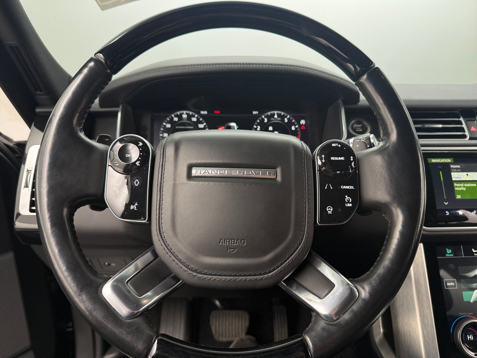 Thumbnail: 2018 Land Rover Range Rover - 4