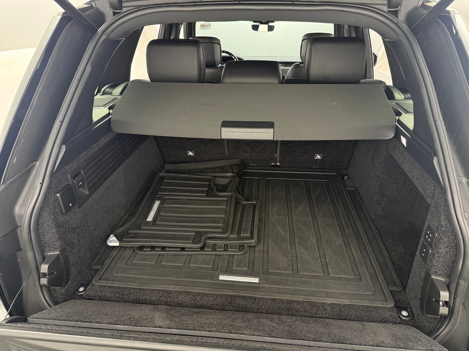 Thumbnail: 2018 Land Rover Range Rover - 6