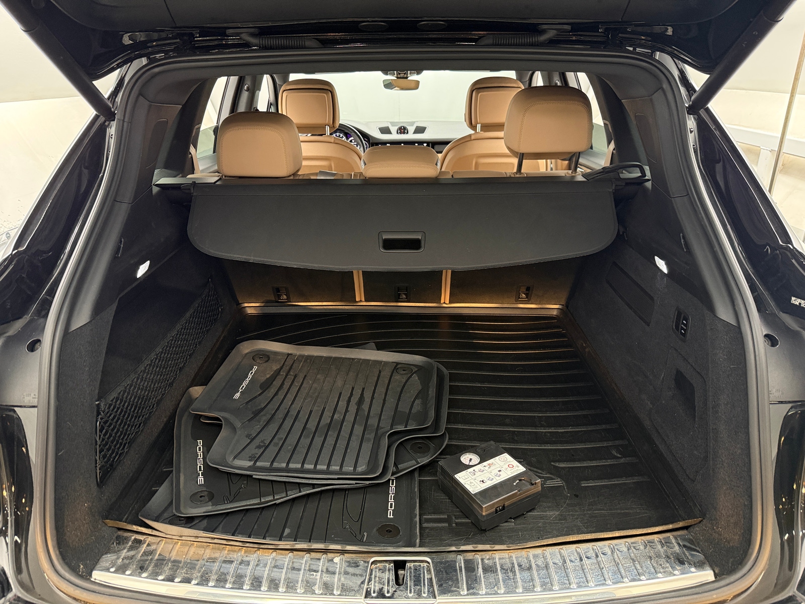 Thumbnail: 2023 Porsche Cayenne - 6