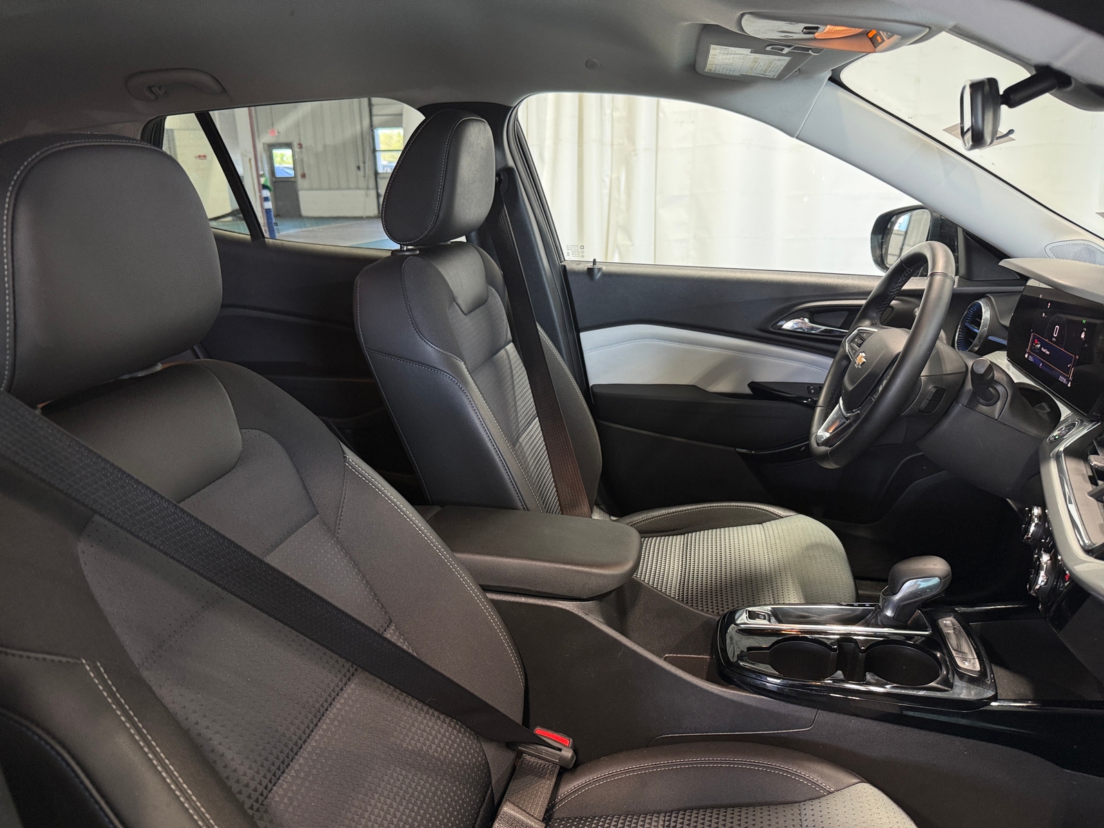 Thumbnail: 2025 Chevrolet Trax - 2