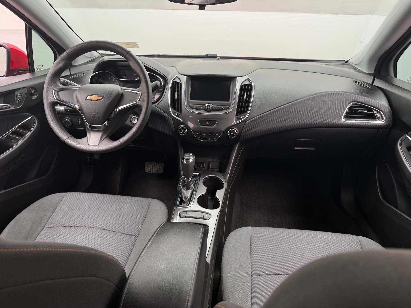 Thumbnail: 2019 Chevrolet Cruze - 3