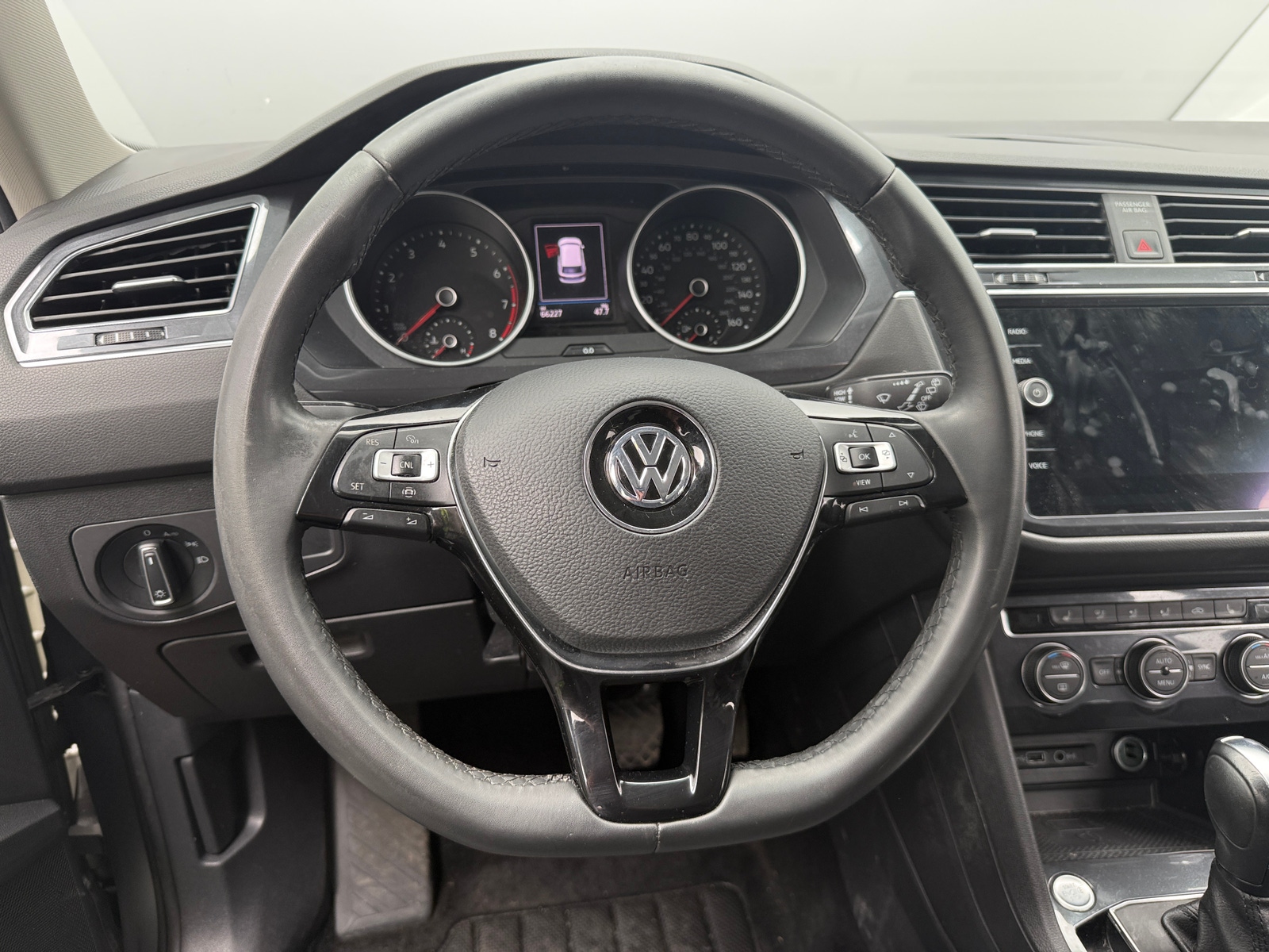 Thumbnail: 2020 Volkswagen Tiguan - 4