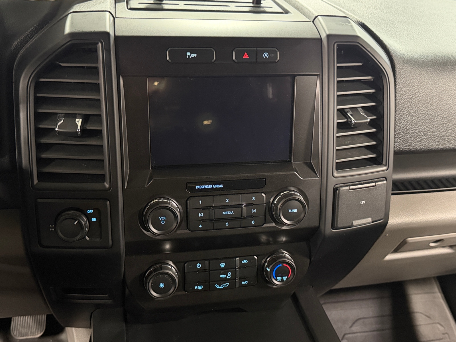 Thumbnail: 2019 Ford Econoline - 4