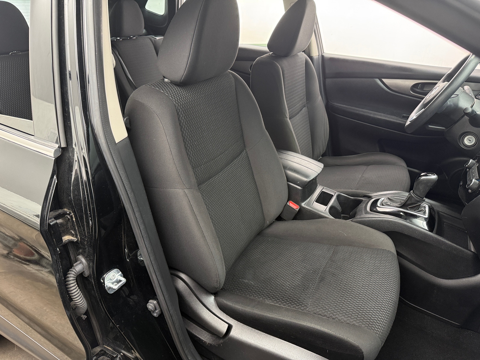 Thumbnail: 2017 Nissan Rogue Sport - 2