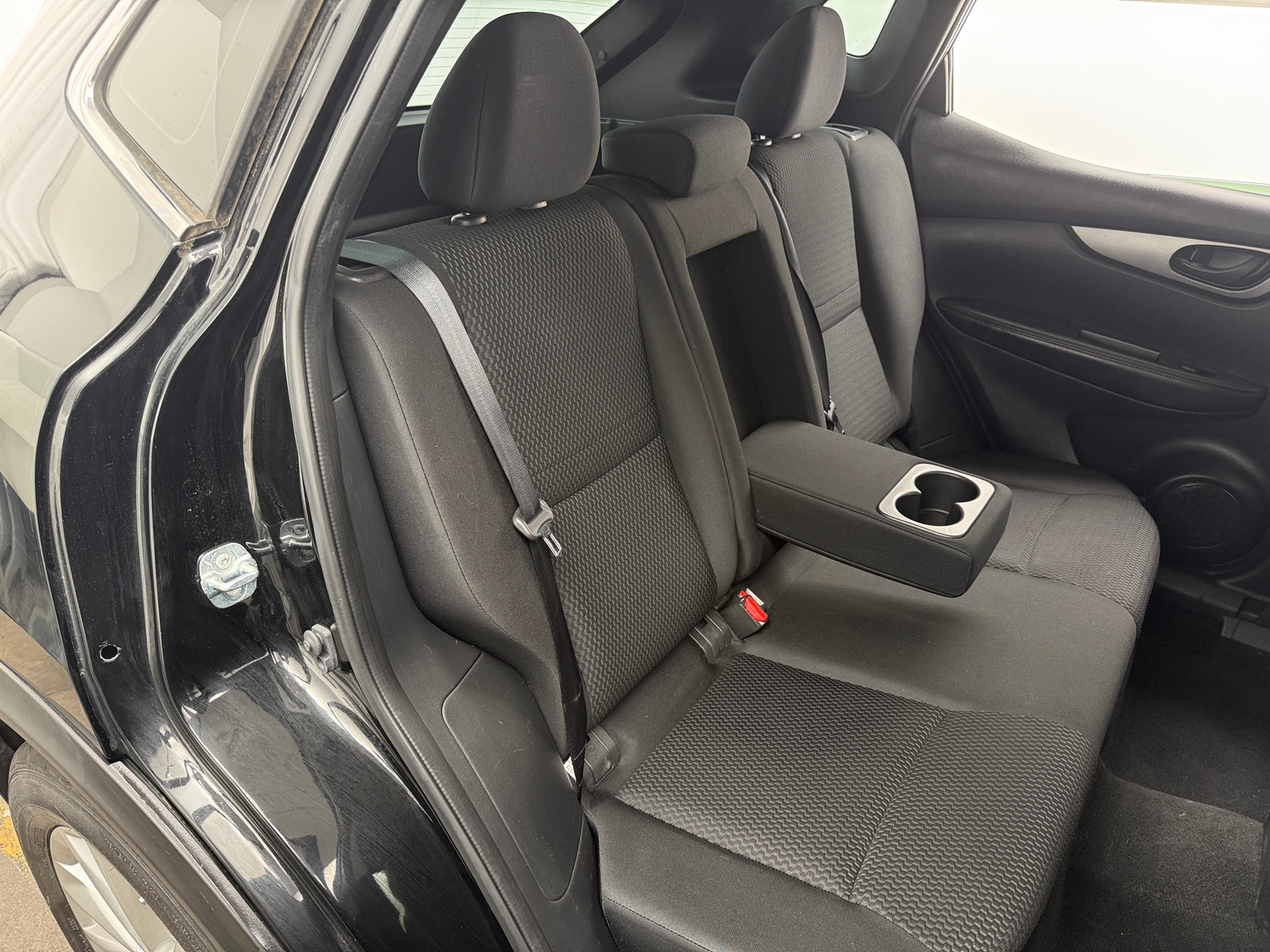 Thumbnail: 2017 Nissan Rogue Sport - 6