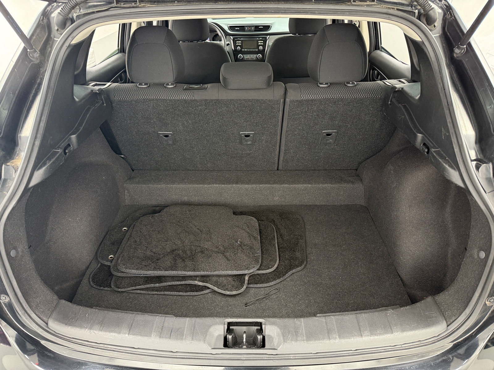 Thumbnail: 2017 Nissan Rogue Sport - 7