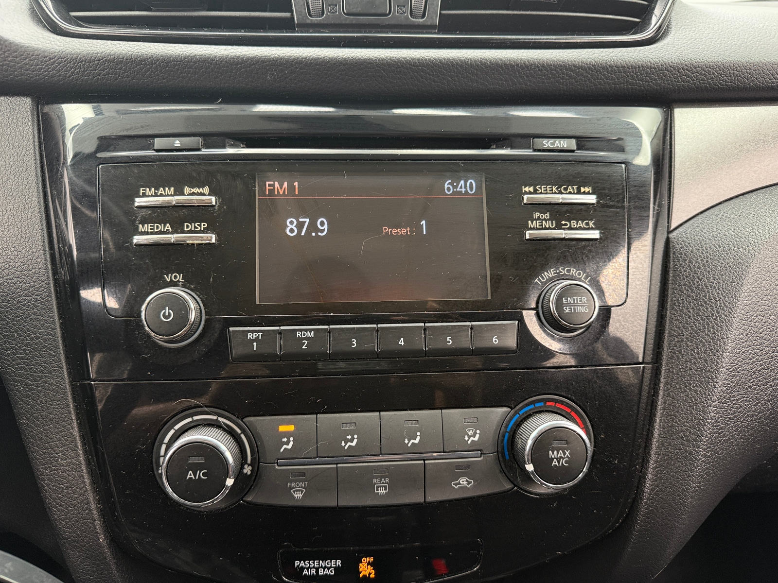 Thumbnail: 2017 Nissan Rogue Sport - 4