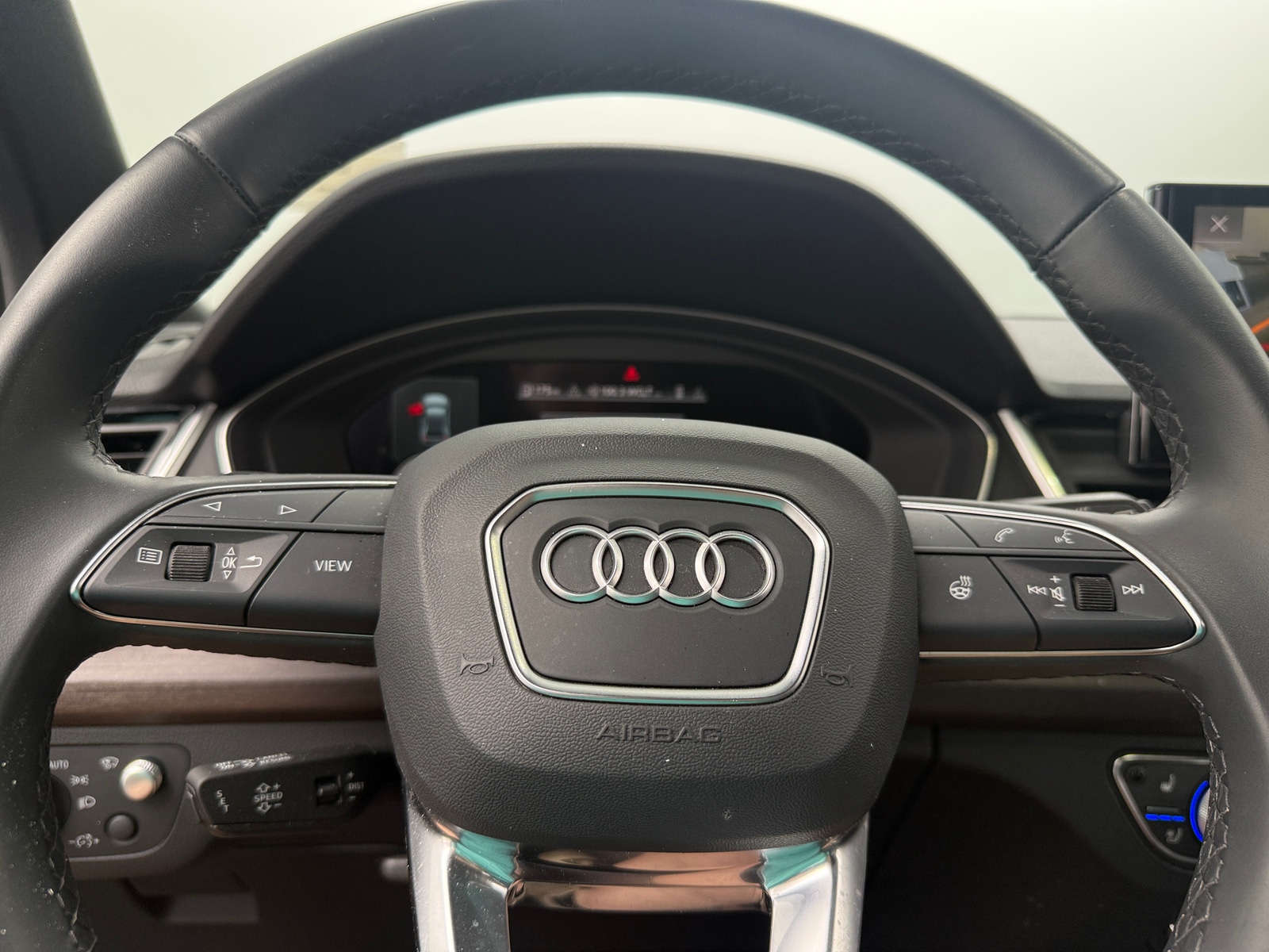 Thumbnail: 2023 Audi Q5 - 4