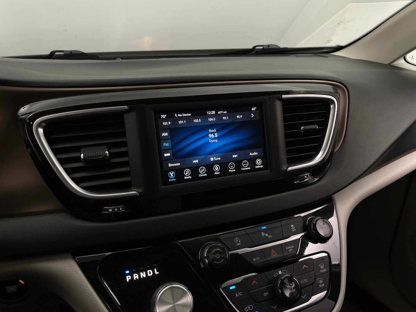 Thumbnail: 2018 Chrysler Pacifica - 4