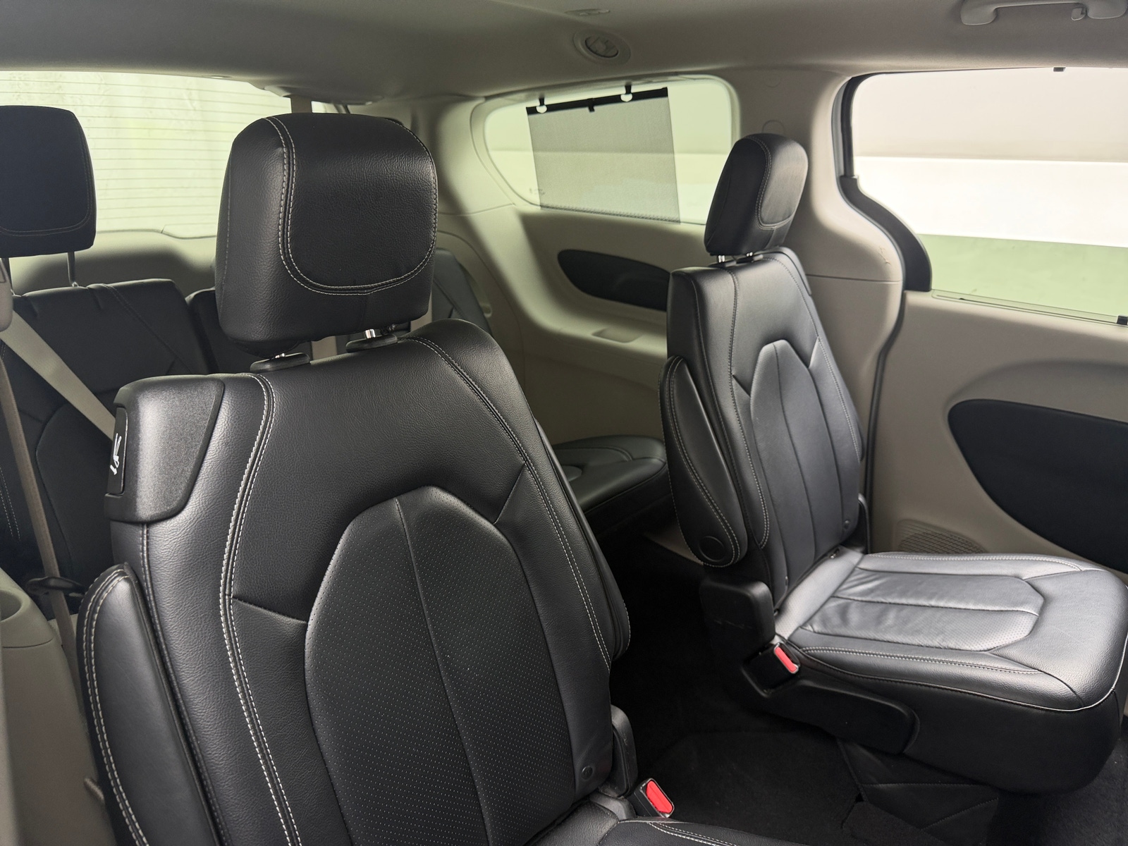 Thumbnail: 2022 Chrysler Pacifica - 5