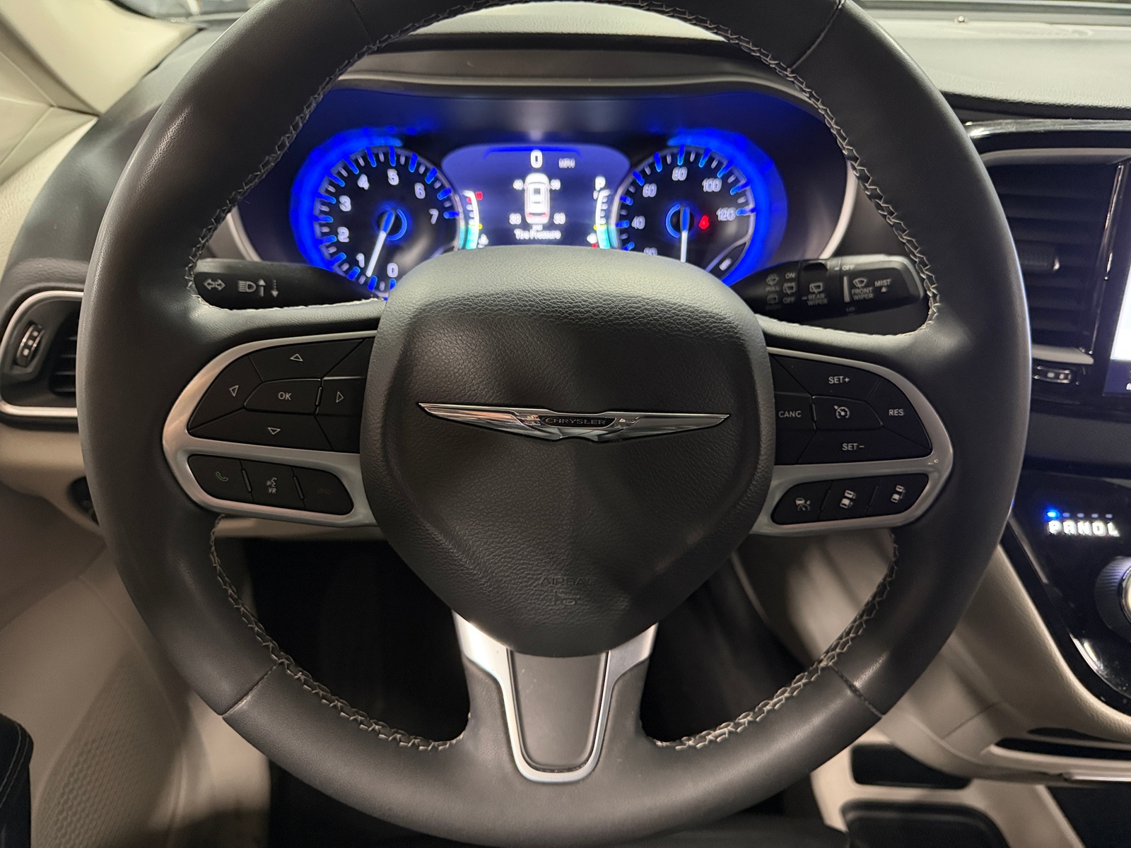 Thumbnail: 2022 Chrysler Pacifica - 4
