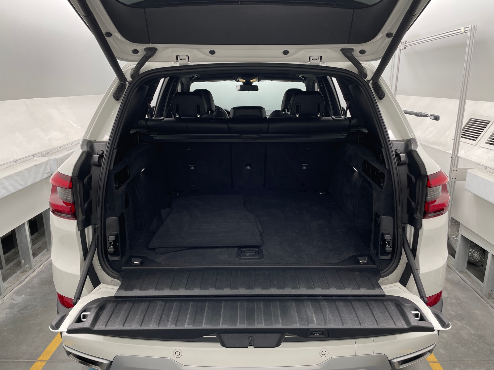 Thumbnail: 2023 BMW X5 - 6
