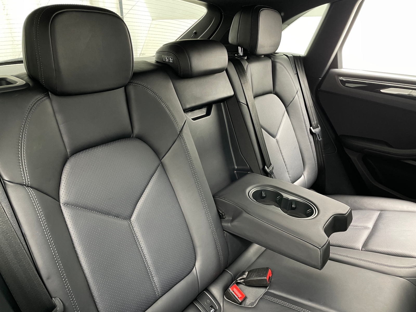 Thumbnail: 2021 Porsche Macan - 5