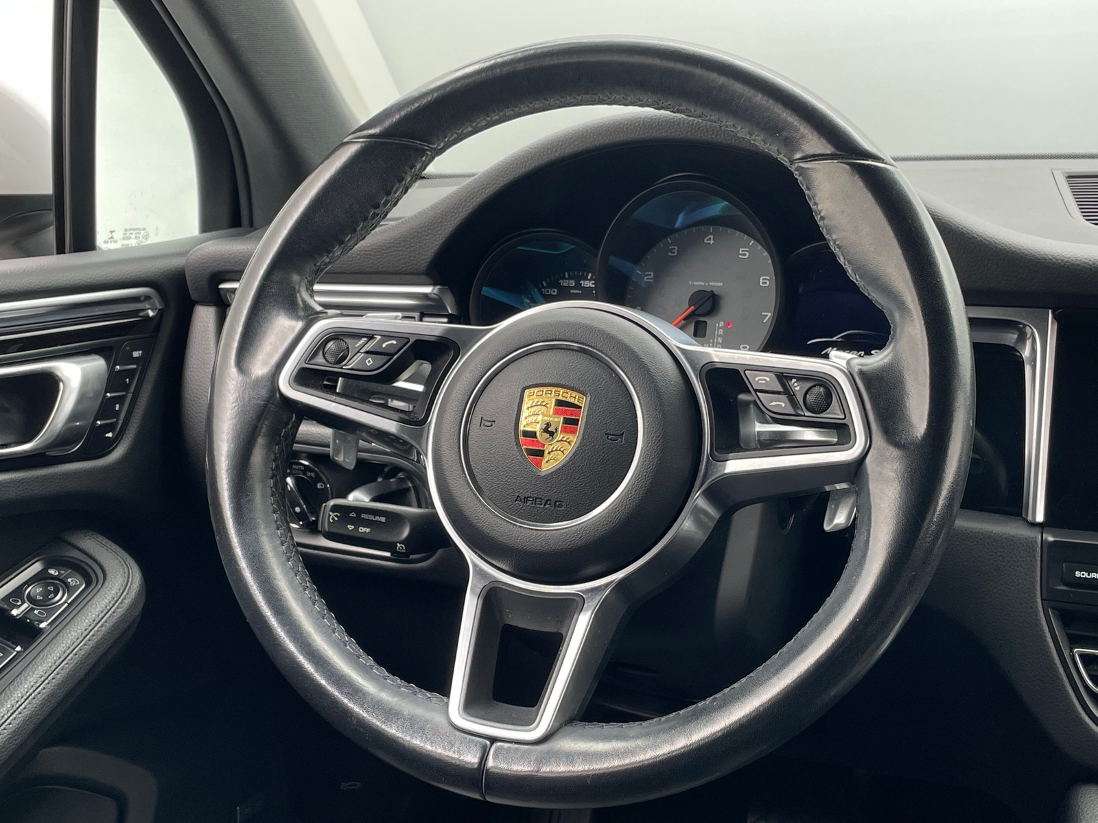 Thumbnail: 2021 Porsche Macan - 4