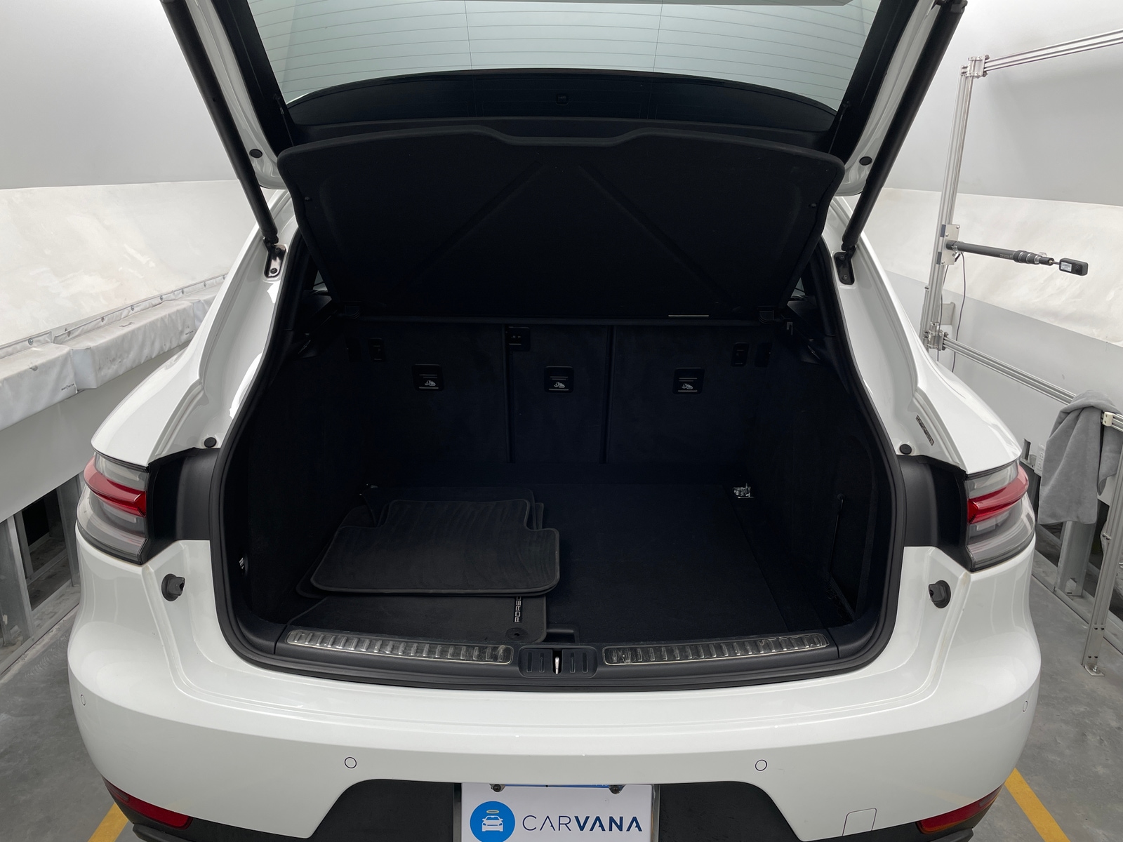 Thumbnail: 2021 Porsche Macan - 6