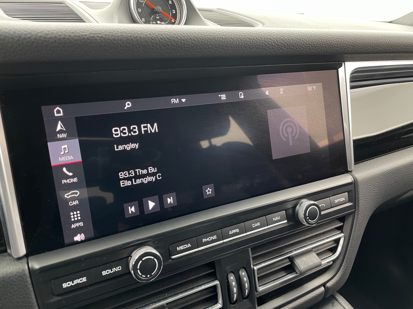 Thumbnail: 2021 Porsche Macan - 3