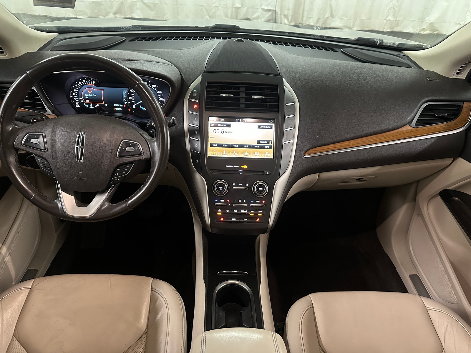 Thumbnail: 2017 Lincoln MKC - 2