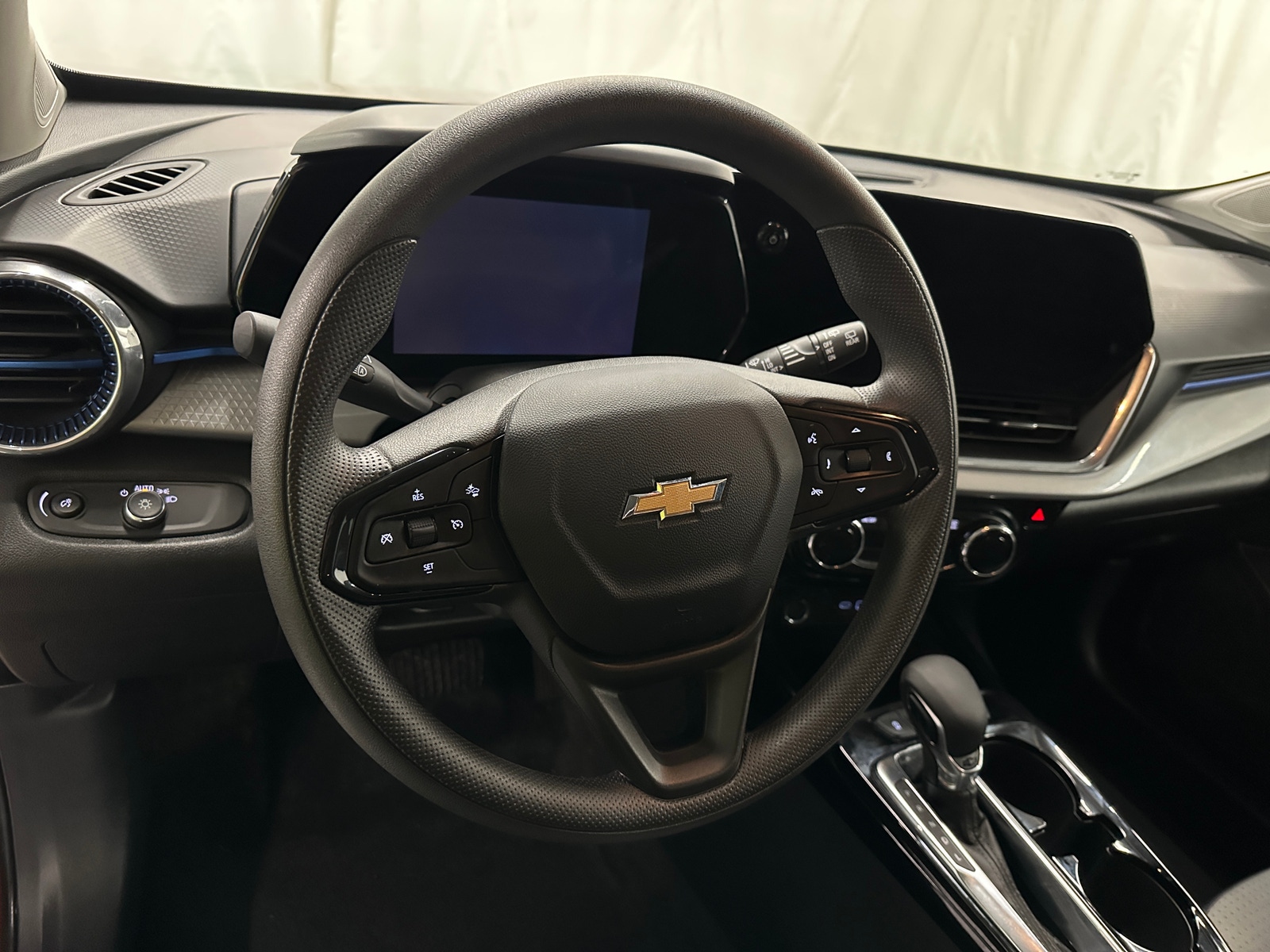 Thumbnail: 2025 Chevrolet Trax - 5