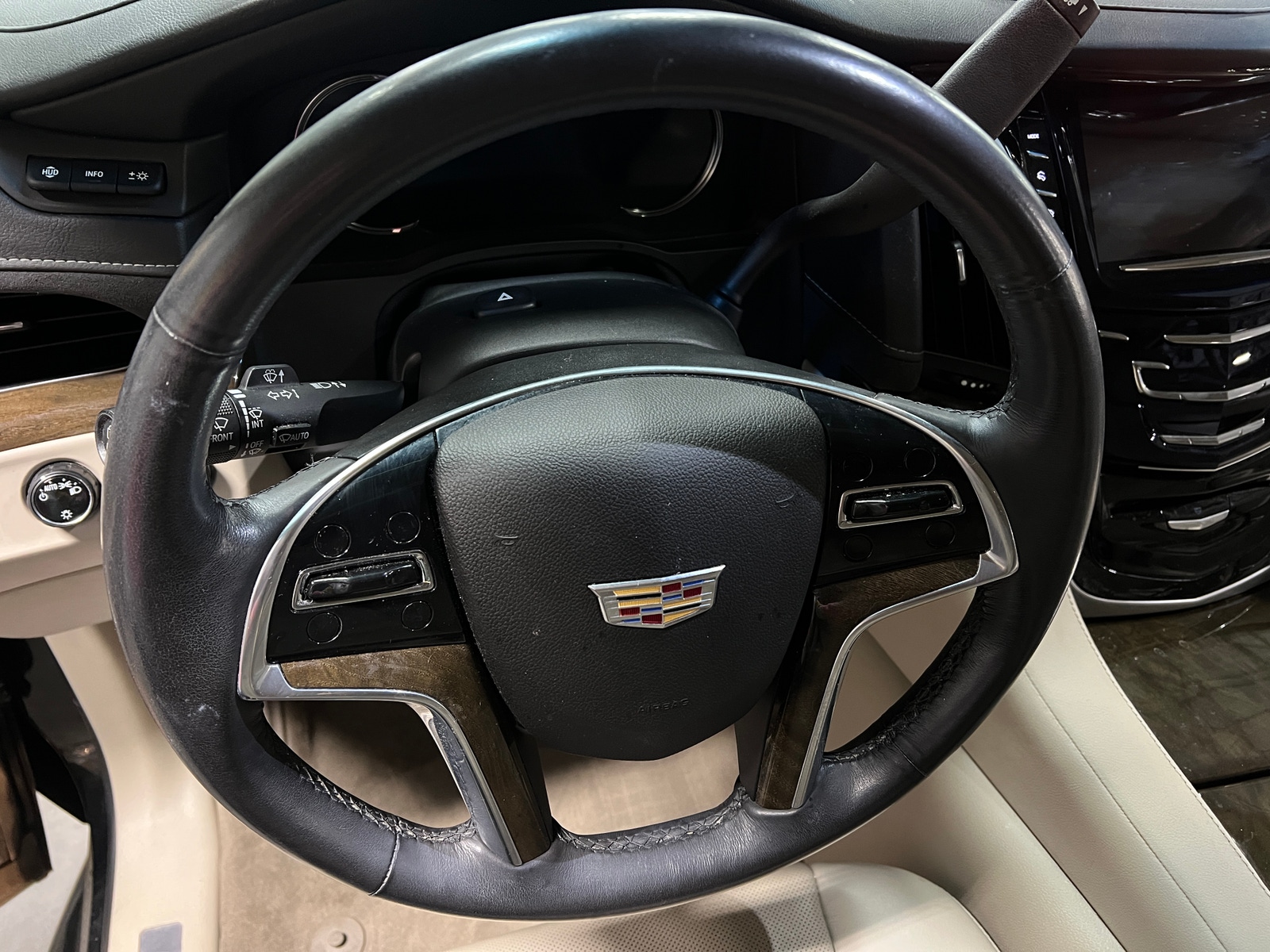 Thumbnail: 2020 Cadillac Escalade - 4