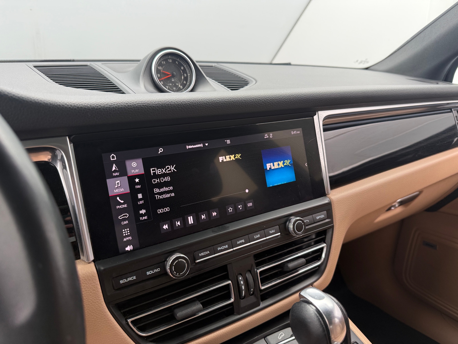 Thumbnail: 2019 Porsche Macan - 3