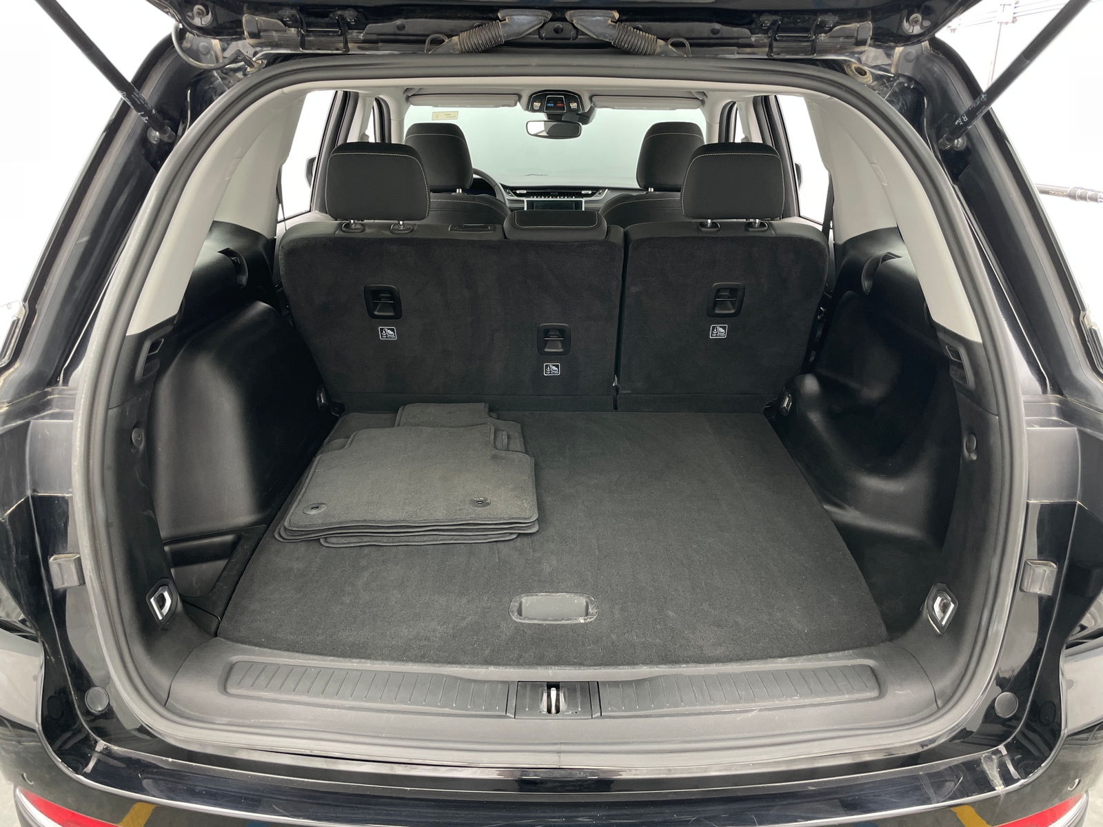 Thumbnail: 2023 Jeep Grand Cherokee - 7