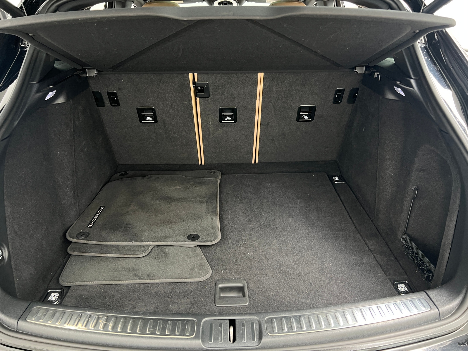 Thumbnail: 2021 Porsche Macan - 6