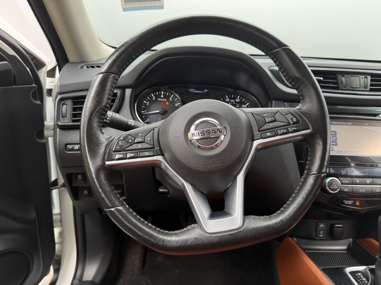 Thumbnail: 2017 Nissan Rogue - 4