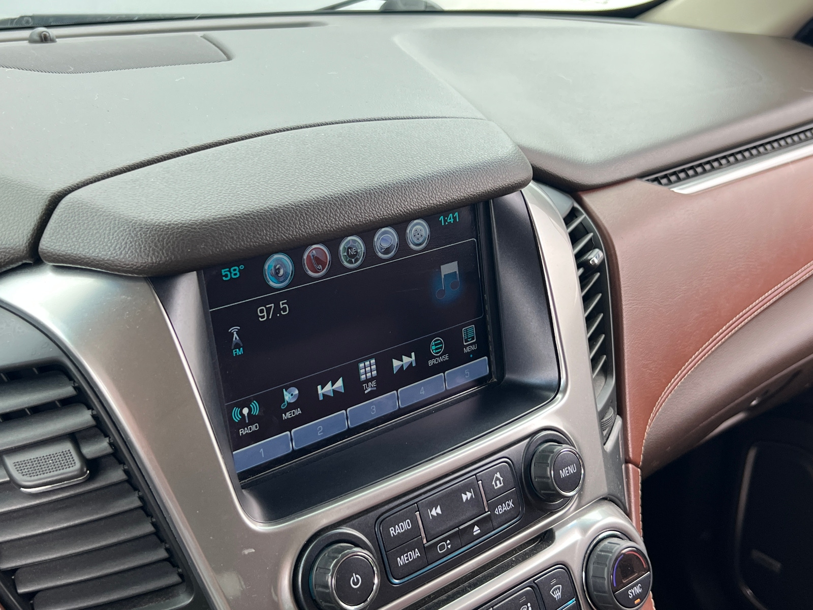 Thumbnail: 2019 Chevrolet Suburban - 3