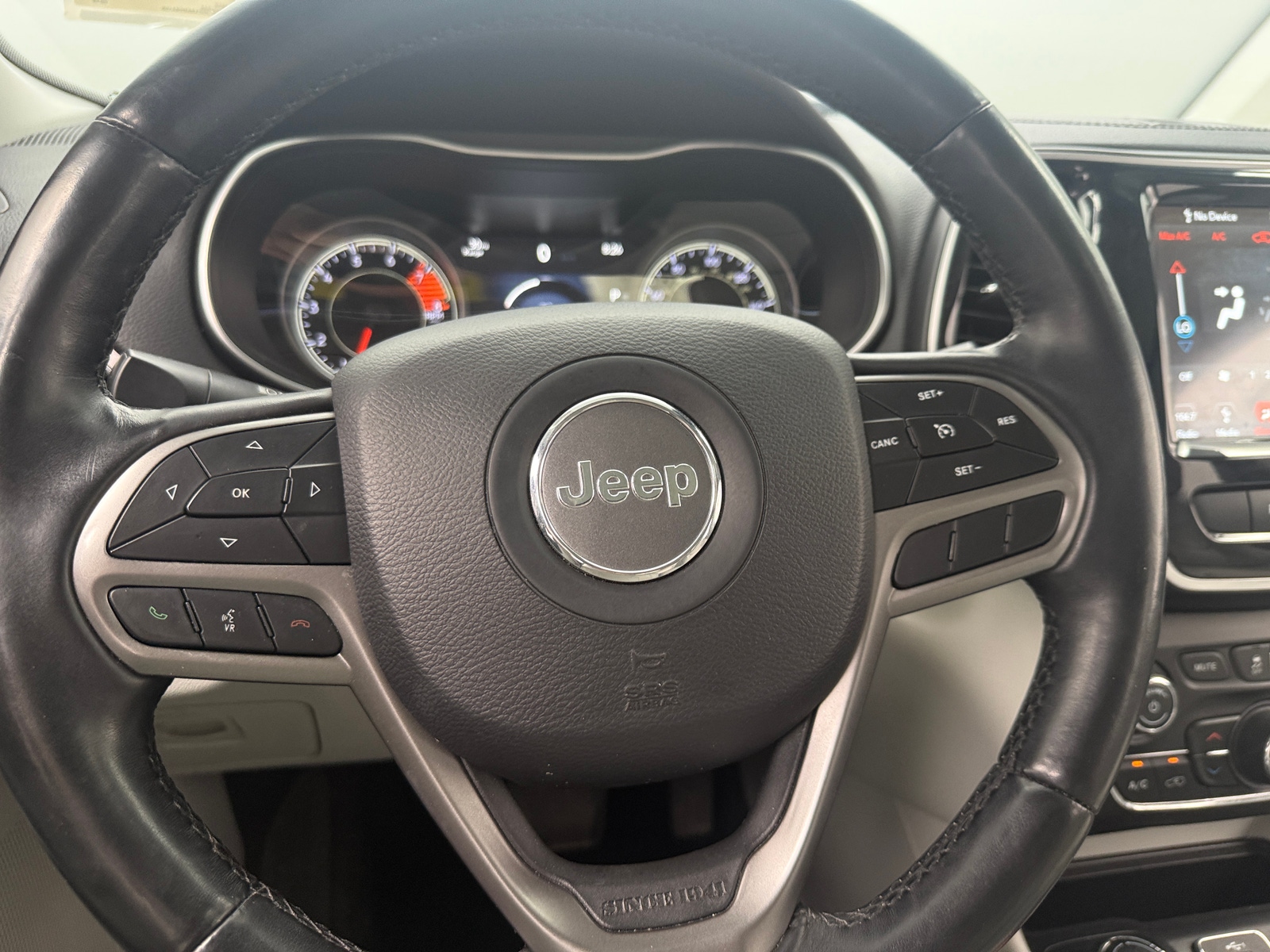 Thumbnail: 2019 Jeep Cherokee - 4